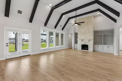 Living - 88 E 165th Pl S, Glenpool, OK 74033 photo 5 of 5