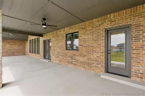 Exterior - 88 E 165th Pl S, Glenpool, OK 74033 photo 4 of 7