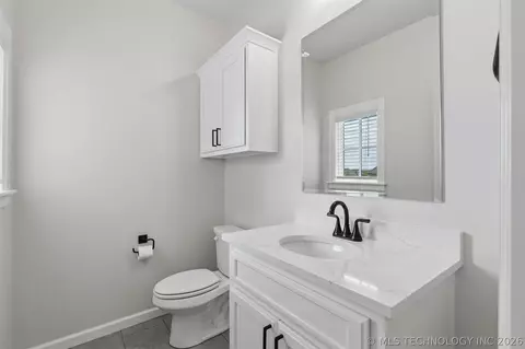 Bath - 88 E 165th Pl S, Glenpool, OK 74033 photo 8 of 10