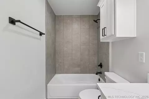 Bath - 88 E 165th Pl S, Glenpool, OK 74033 photo 10 of 10