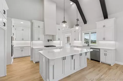 Kitchen - 88 E 165th Pl S, Glenpool, OK 74033 photo 2 of 4