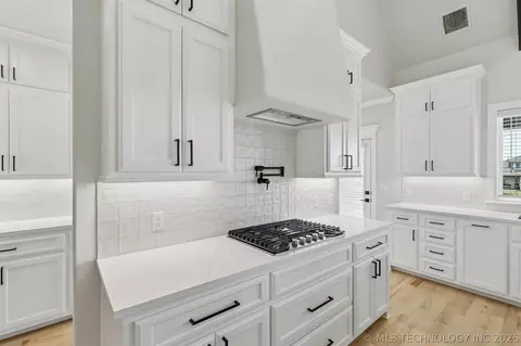 Kitchen - 88 E 165th Pl S, Glenpool, OK 74033 photo 4 of 4