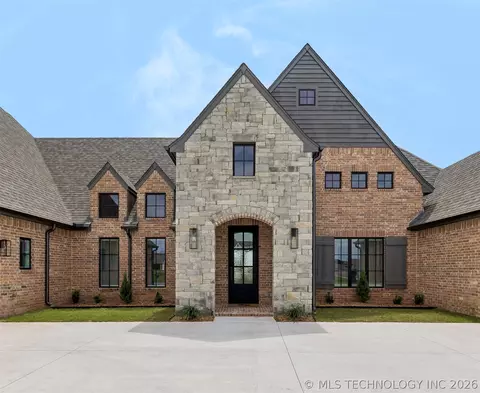 Exterior - 88 E 165th Pl S, Glenpool, OK 74033 photo 3 of 7
