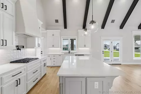 Kitchen - 88 E 165th Pl S, Glenpool, OK 74033 photo 3 of 4