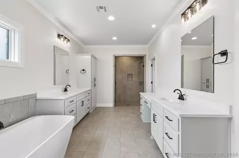 Bath - 88 E 165th Pl S, Glenpool, OK 74033 photo 1 of 10