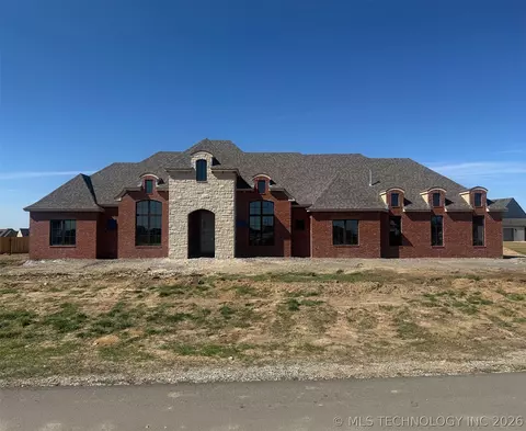 215 E 165th St S, Glenpool, OK 74033