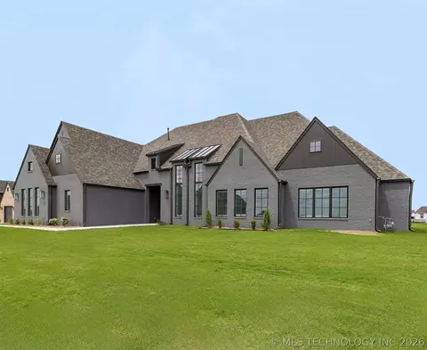 Exterior - 103 E 165th Pl S, Glenpool, OK 74033 photo 2 of 6