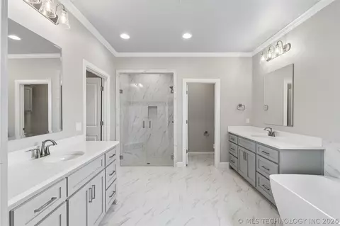 Bath - 103 E 165th Pl S, Glenpool, OK 74033 photo 1 of 8