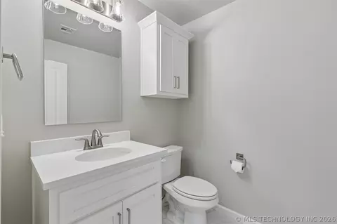 Bath - 103 E 165th Pl S, Glenpool, OK 74033 photo 8 of 8