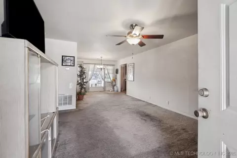1003 E 4th St, Cushing, OK 74023 photo 4