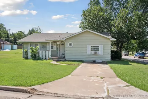 1003 E 4th St, Cushing, OK 74023 photo 2