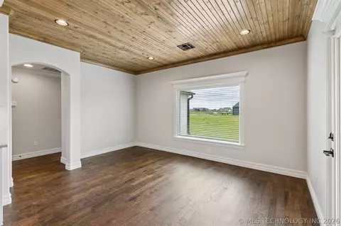 102 E 165th St S, Glenpool, OK 74033 photo 9