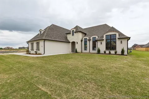 102 E 165th St S, Glenpool, OK 74033 photo 3