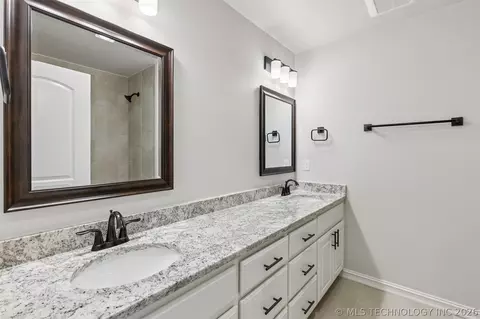 102 E 165th St S, Glenpool, OK 74033 photo 36
