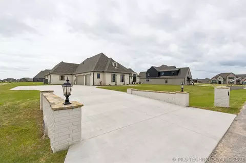 102 E 165th St S, Glenpool, OK 74033 photo 2