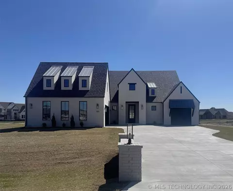 226 E 165th St S, Glenpool, OK 74033