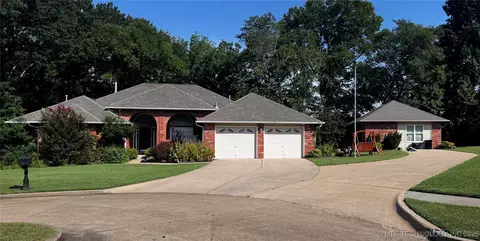 1208 Thurman St, Pryor, OK 74361
