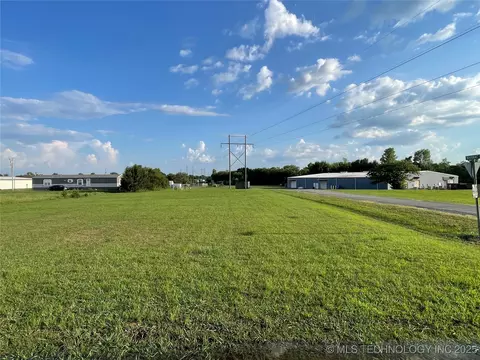 3 S Warmack St W, Warner, OK 74469
