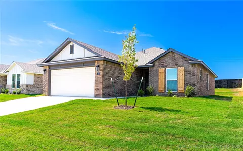 108 S 26th St, Collinsville, OK 74021