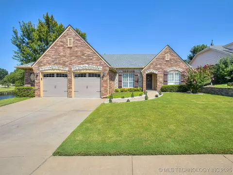 203 E 125th Pl S, Jenks, OK 74037