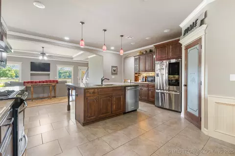 Kitchen - 20525 S 4120 Rd, Claremore, OK 74019 photo 1 of 3