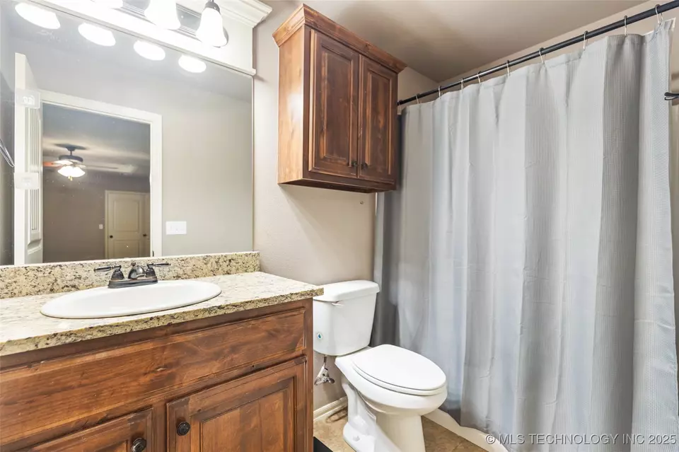 Bath - 20525 S 4120 Rd, Claremore, OK 74019 photo 2 of 2