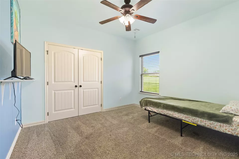 Bedroom - 20525 S 4120 Rd, Claremore, OK 74019 photo 2 of 4