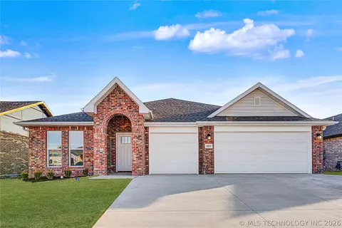 2072 130th Ln S, Jenks, OK 74037
