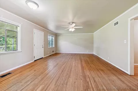 1025 E 53rd St, Tulsa, OK 74105 photo 6