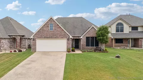 9617 N 101st East Ave, Owasso, OK 74055
