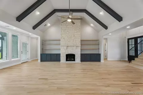 Living - 84 E 165th Pl S, Glenpool, OK 74033 photo 4 of 8