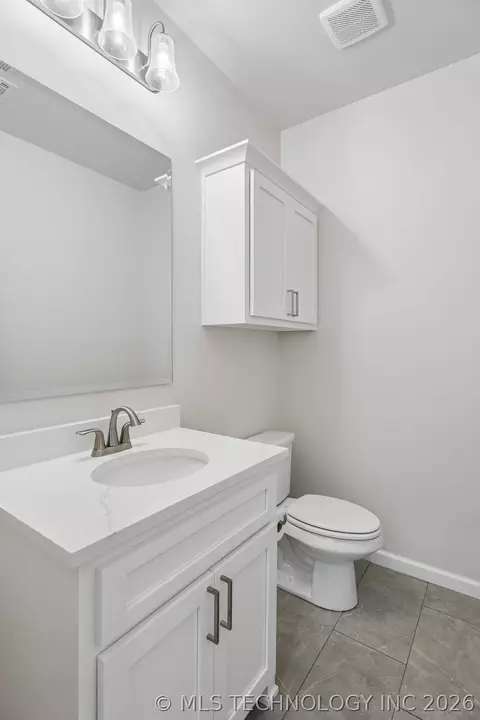 Bath - 84 E 165th Pl S, Glenpool, OK 74033 photo 6 of 14