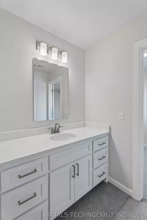 Bath - 84 E 165th Pl S, Glenpool, OK 74033 photo 13 of 14