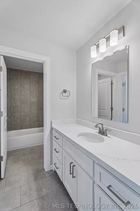 Bath - 84 E 165th Pl S, Glenpool, OK 74033 photo 14 of 14