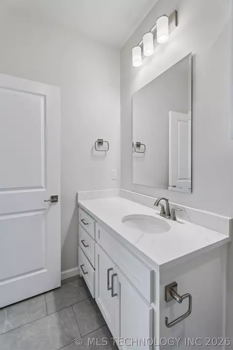 Bath - 84 E 165th Pl S, Glenpool, OK 74033 photo 9 of 14