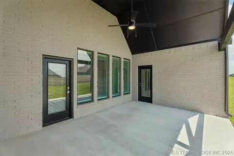 Exterior - 84 E 165th Pl S, Glenpool, OK 74033 photo 3 of 5