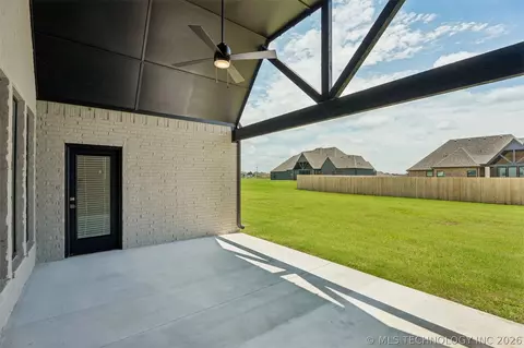 Exterior - 84 E 165th Pl S, Glenpool, OK 74033 photo 2 of 5