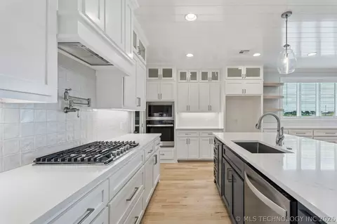 Kitchen - 84 E 165th Pl S, Glenpool, OK 74033 photo 3 of 4