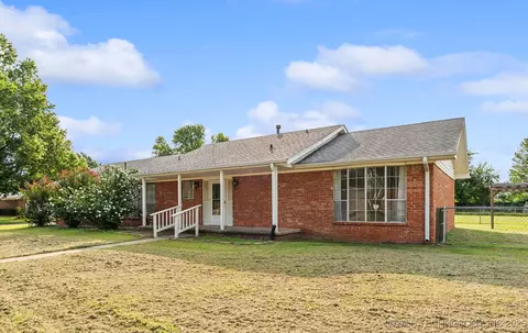 412 Cobblestone Ct, Pryor, OK 74361