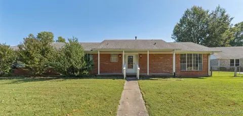 412 Cobblestone Ct, Pryor, OK 74361