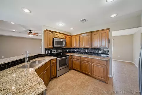 297 E 498 Cir, Pryor, OK 74361 photo 12