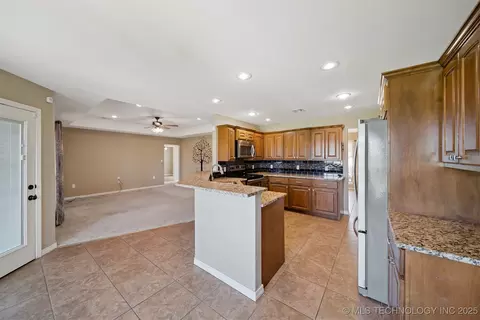 297 E 498 Cir, Pryor, OK 74361 photo 11