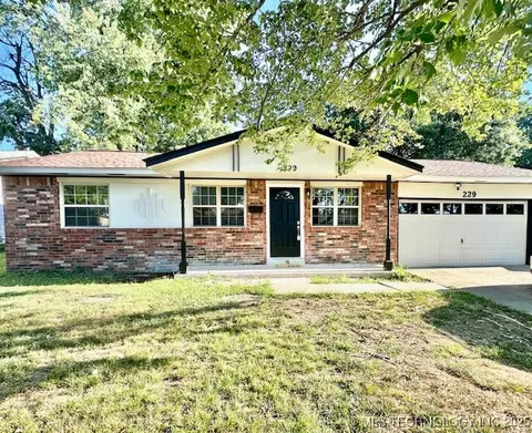 229 Sunset Dr, Vinita, OK 74301