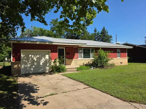 1706 S B St, Blackwell, OK 74631