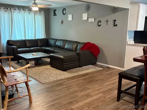 1116 E 6th St, Cushing, OK 74023 photo 11