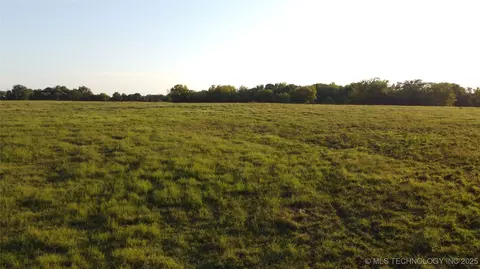 E 1010 Road, Okemah, OK 74859