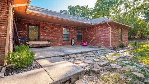 4 Oaklawn Dr, Mcalester, OK 74501