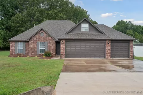 14174 S 220th East Ave, Coweta, OK 74429