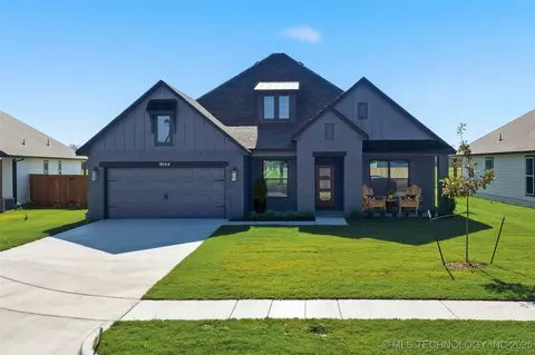 9044 E 163rd St S, Bixby, OK 74008
