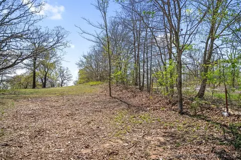 1 Hickory Bluff Rd, Sapulpa, OK 74067